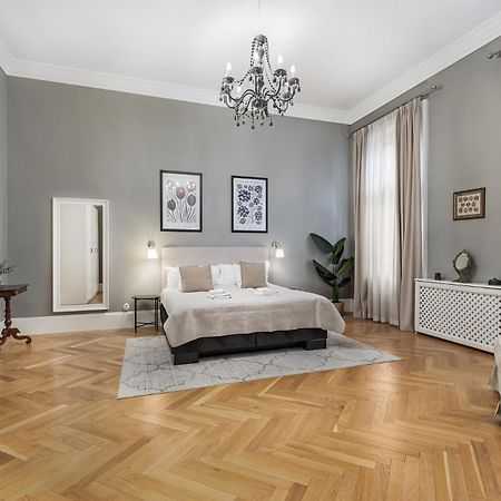Spacious Victorian Residence By Grand Boulevard Budapest Exteriör bild